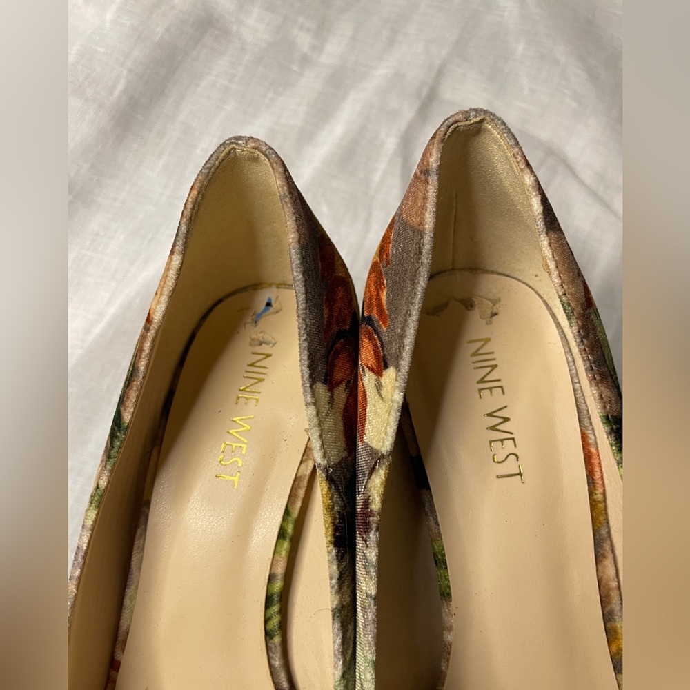 Nine West Scheila Velvet Floral Block Heel Pumps - Picture 4 of 9